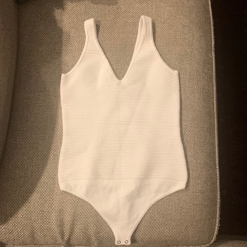 NWOT Abercrombie & Fitch Ribbed V-Neck Bodysuit — XS